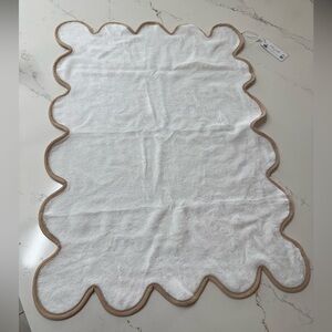 Kassatex Scalloped White Towel with Brown Edge